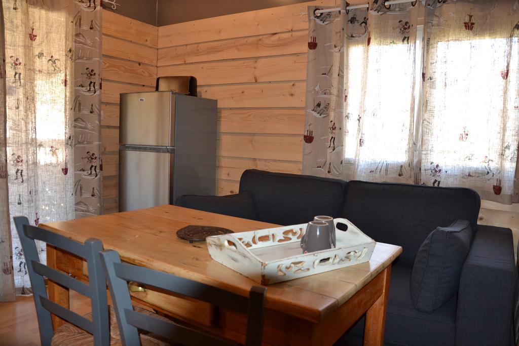 Camping La Mare Aux Fees Hotell Roquefeuil Exteriör bild