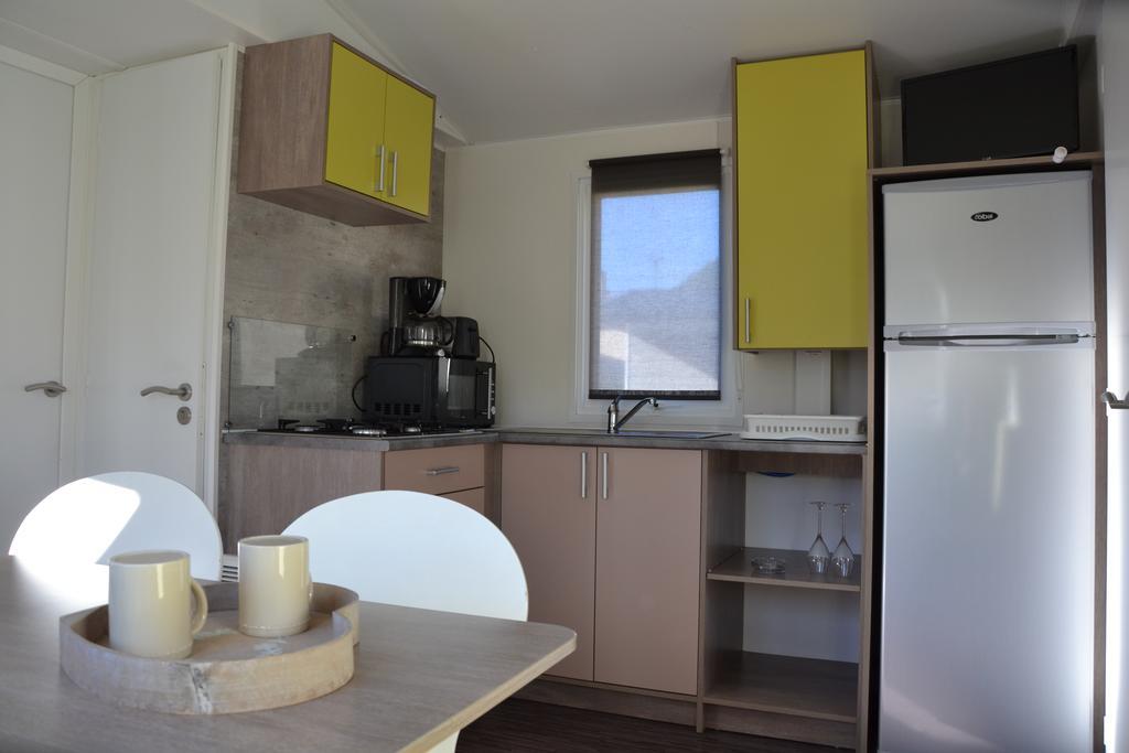 Camping La Mare Aux Fees Hotell Roquefeuil Exteriör bild