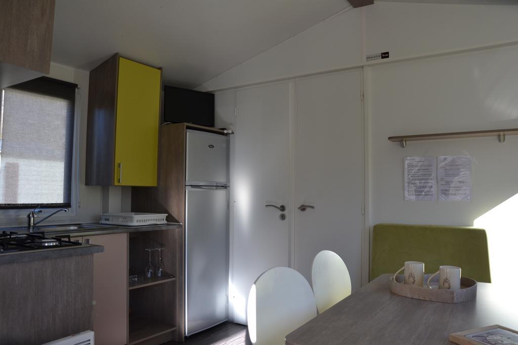 Camping La Mare Aux Fees Hotell Roquefeuil Exteriör bild