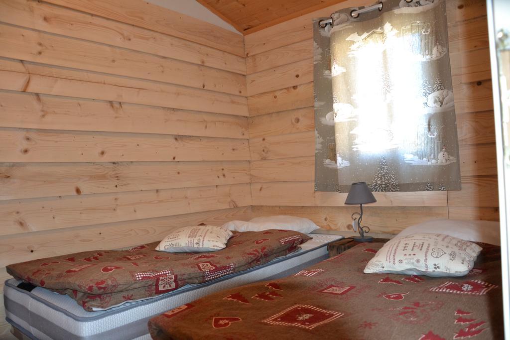 Camping La Mare Aux Fees Hotell Roquefeuil Exteriör bild