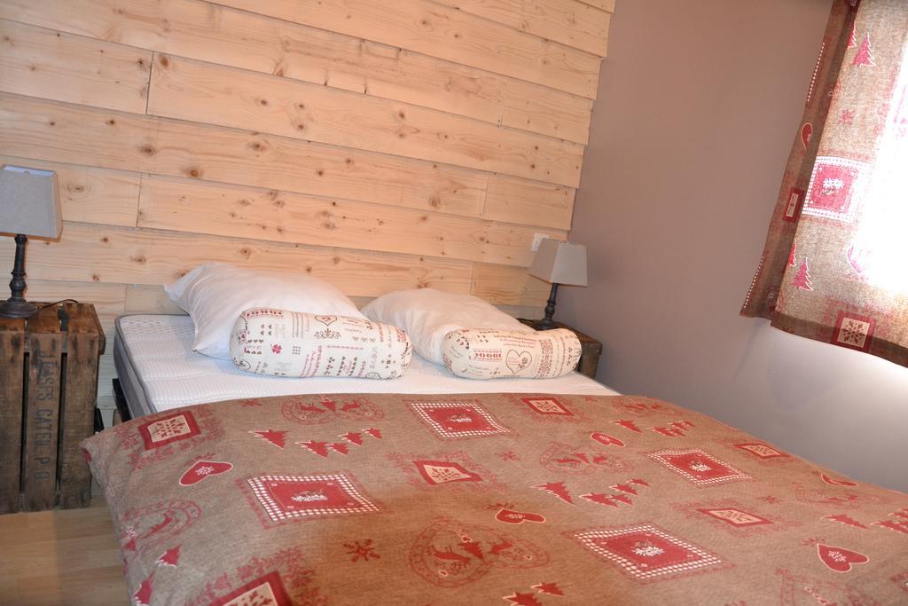 Camping La Mare Aux Fees Hotell Roquefeuil Exteriör bild