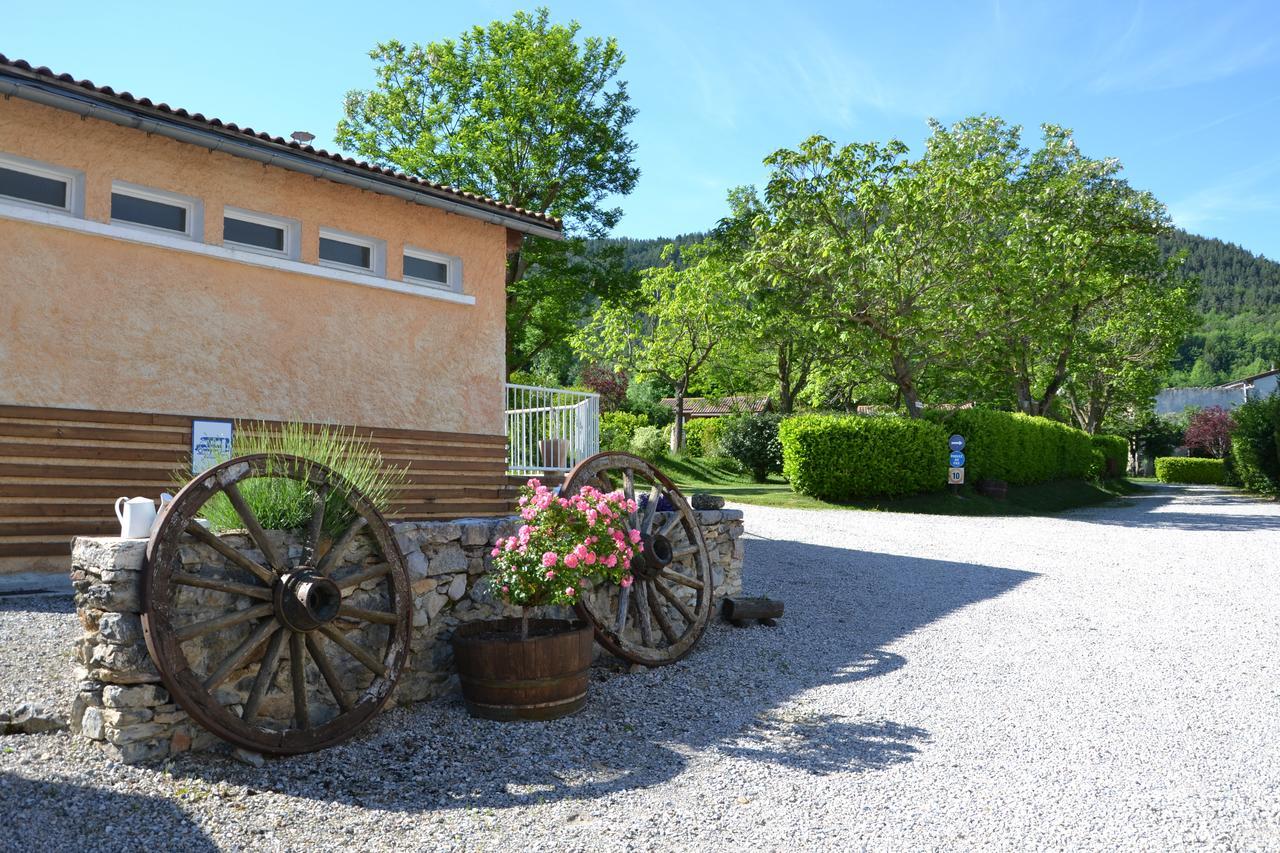 Camping La Mare Aux Fees Hotell Roquefeuil Exteriör bild