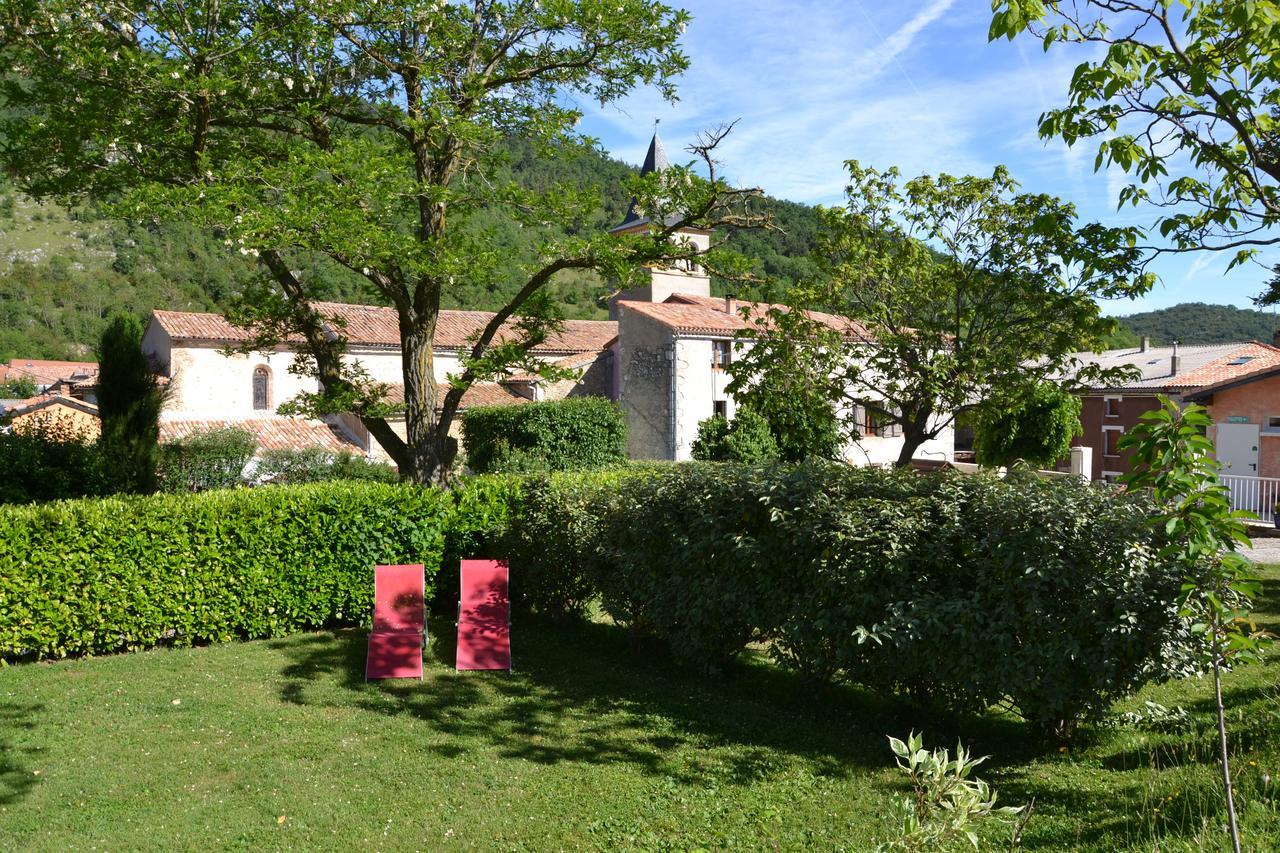Camping La Mare Aux Fees Hotell Roquefeuil Exteriör bild