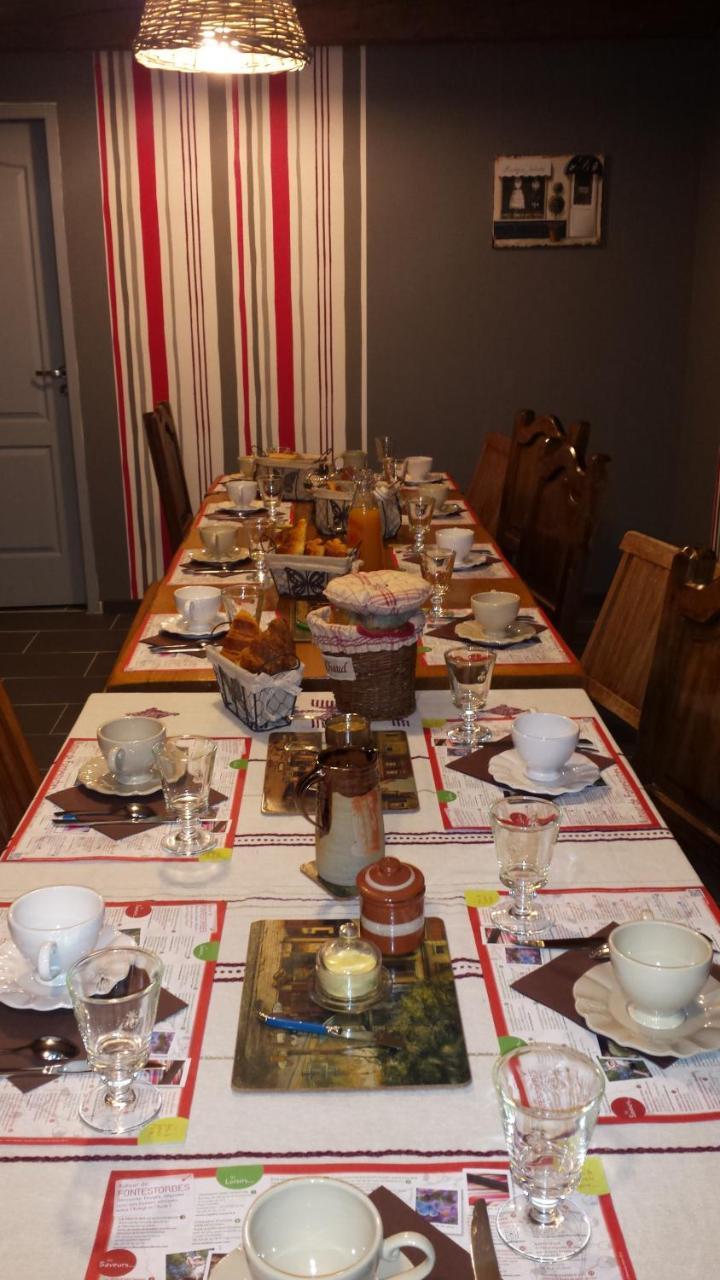 Camping La Mare Aux Fees Hotell Roquefeuil Exteriör bild